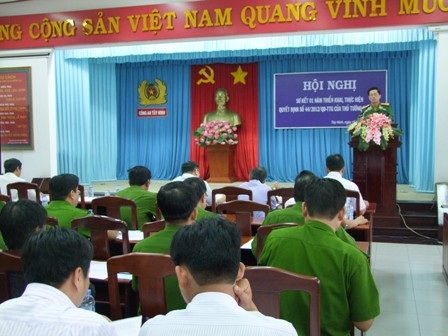 Đại tá Phạm Văn Cao, Phó giám đốc Công an tỉnh Tây Ninh phát biểu tại tại hội nghị