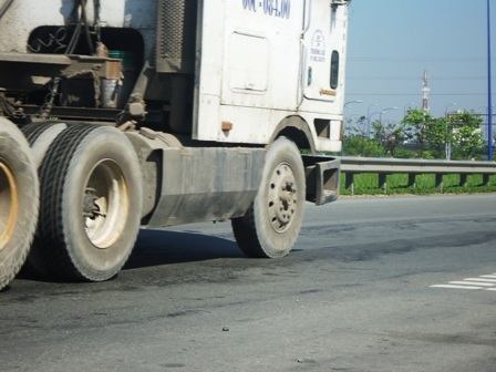 Khắc phục lún trên đại lộ nghìn tỷ: Hứa mãi chưa làm!