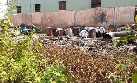 Nhiều nhà khoa học cùng bàn cách cứu dòng sông Sài Gòn - Đồng Nai - 2 Nhiều cơ sở nhỏ lẻ trốn vào các khu vực kênh nhánh vắng vẻ để xả thải (ảnh minh họa)