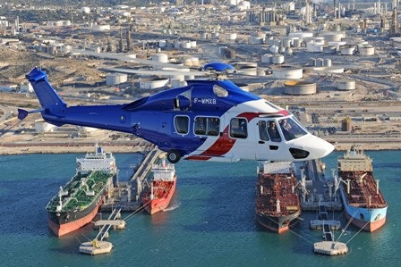 Ảnh tuần qua: Tài xế bị “hôi bia” và người bán rong bị “túm cổ” - 4 Từ TPHCM, EC175 có thể bay ra Trường Sa và về mà không cần tiếp nhiên liệu