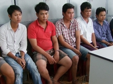 Một số đối tượng trong đường dây sử dụng iPhone giả để lừa đảo