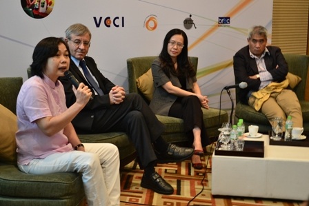 Theo các chuyên gia,
cộng đồng NKT là lực lượng lao động rất lớn (Ảnh: Thương Thương)