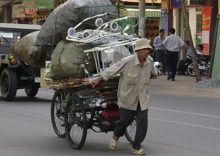 Ở TPHCM, trung bình mỗi người trong gia đình thu nhập từ 16 triệu đồng/năm trở xuống là hộ nghèo