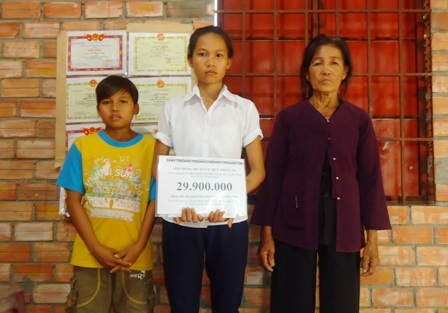 Gần 30 triệu đồng đến với 2 chị em Thủy Tiên, Thành Đồng