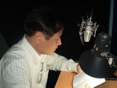 Sau Hướng Dương, hơn 40 tình nguyện viên đã đến thư viện tham gia đọc thu âm sách nói không công