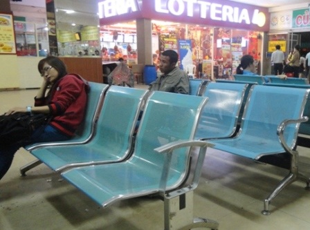 Mệt mỏi chờ xe