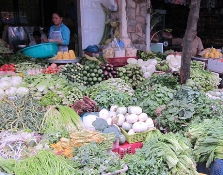 Rau thịt về mức trước Tết, hoa quả “chạy” theo Rằm