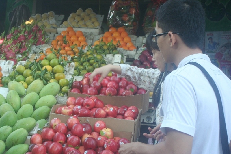 Rau, hoa, thịt "rủ nhau" tăng giá chóng mặt - 1 Trái cây