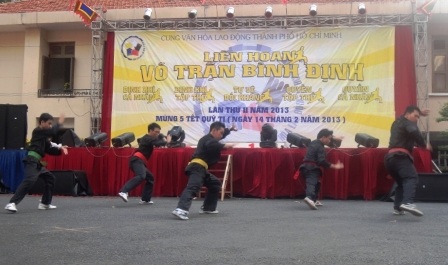 Biểu diễn Võ trận Bình Định trong ngày chiến thắng Đống Đa - 1 Liên hoan Võ trận Bình Định diễn ra tại TPHCM