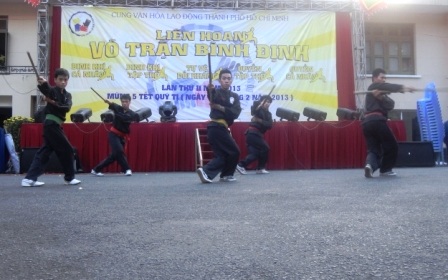 Biểu diễn Võ trận Bình Định trong ngày chiến thắng Đống Đa - 6 Võ trận Bình Định ít hoa mỹ mà quyết liệt, mạnh mẽ với những độc chiêu đánh hiểm