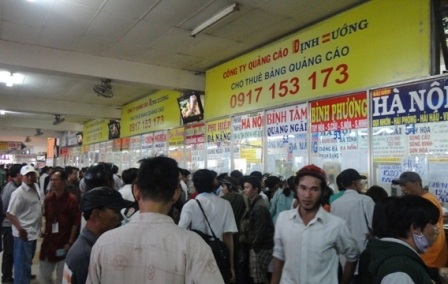 Trong dịp cao điểm này, mỗi ngày có đến 50.000 lượt người đến bến bắt xe về quê