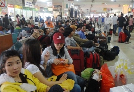 Vật vã chờ đợi