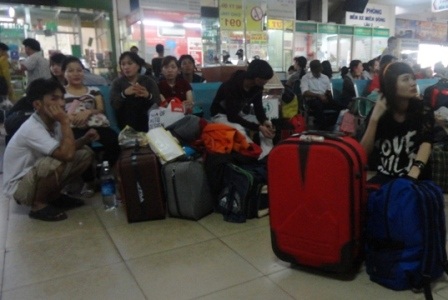 Vật vã chờ đợi