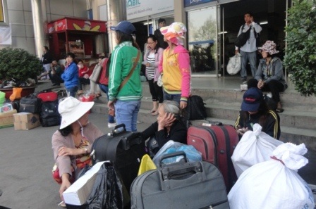 Mệt mỏi vì chờ xe