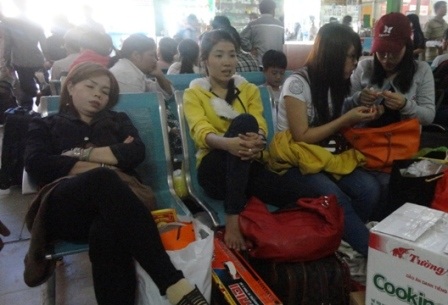 Mệt mỏi vì chờ xe