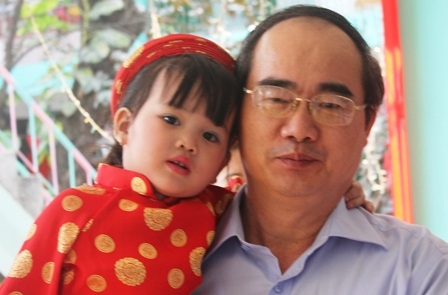 Chủ tịch Nguyễn Thiện Nhân vui tết sớm với trẻ em cơ nhỡ ở trung tâ