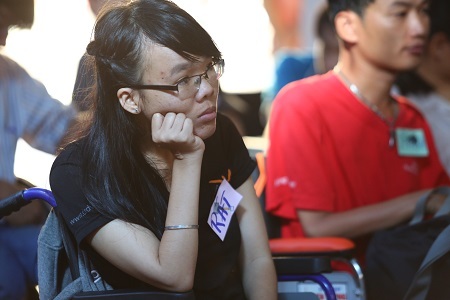 Cô sinh viên khuyết tật học giỏi, ham hoạt động xã hội - 1 Rát từng là cô bé nhút nhát, tự ti vì khuyết tật của mình