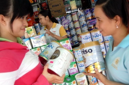 50% trẻ đi khám vì lý do biếng ăn - 2 Các diễn giả đang trả lời thắc mắc của giới chuyên môn tại
hội nghị.