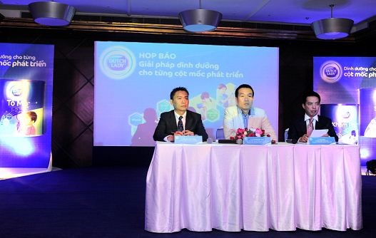 BS. Nguyễn Văn Cường – Đại diện Viện FrieslandCampina trình bày về cột mốc phát triển của trẻ