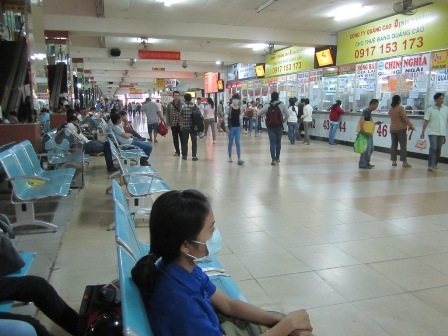 TPHCM: Lễ dài ngày nhưng khách đi lại ít (chờ ghép)