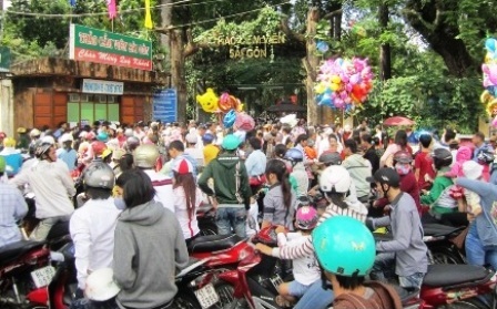 TPHCM: Cấm các cơ sở du lịch ép giá, tăng giá vô lý - 1 Dịp lễ tết, hàng trăm ngàn du khách từ các tỉnh đổ về TPHCM