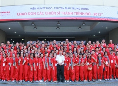 Các chiến sĩ tình
nguyện Hành trình đỏ 2013 (