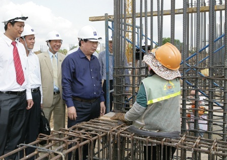 Đoàn công tác giám
sát thực tế công trình xây dựng dự án nhà ở xã hội HQC Plaza