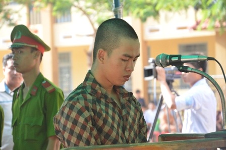 Xét xử vụ gây rối ở Bình Dương: Trộm máy tính về chơi điện tử!