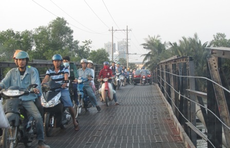 TPHCM: Công bố 129 cầu và 24 đường hạn chế xe lưu thông - 1 Cầu Rạch Đỉa 1 (Nhà Bè) nằm trên đường Lê Văn Lương chỉ có tải trọng 2 tấn (ảnh: Sở GTVT TPHCM)