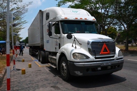 TPHCM: Cân xe ngay tại cảng