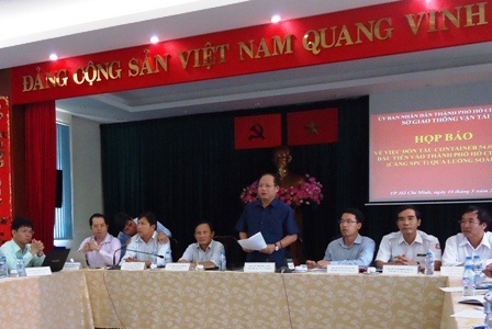 Tân Phó Chủ tịch TPHCM chính thức nhận nhiệm sở - 2 Ông Cang (đứng) chủ trì trong 1 buổi họp báo của Sở GTVT