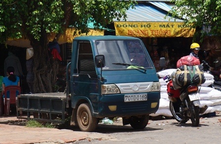 Xe chở hàng 4 bánh có gắn động cơ hoạt động ở thành phố Tây Ninh