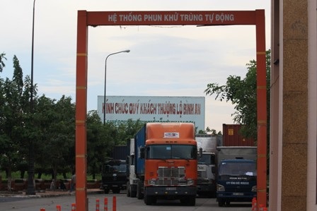 Mức phí “sốc” ở cửa khẩu Mộc Bài: “Chỉ bằng một nửa phí ở Lạng Sơn” - 2 Một số doanh nghiệp phải tìm cách xoay sở để đóng phí qua cửa để giữ uy tín với khách hàng