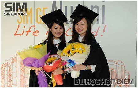 27/12: Hợp điểm báo cáo học bổng cử nhân 100% học phí của SIM - 3 Nhà trường hiện đang có chương trình Học bổng 100% học phí dành cho chương trình Cử nhân (