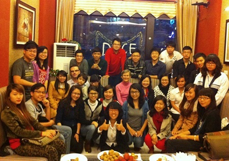 Luyện IELTS và PTE Academic cấp tốc cho du học, làm việc và định cư - 2 Tiệc giáng sinh tuyệt vời của giáo viên và học sinh DACE