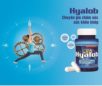 Chị Hạnh (bên phải ngoài cùng) tự
tin thể hiện các bài tập cùng đội viên lớp Yoga người cao tuổi