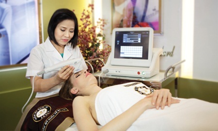 Liệu pháp nâng cơ, căng da 1 lần duy nhất - 2 Điều trị nhẹ
nhàng với công nghệ Ultherapy tại TMQT Bally