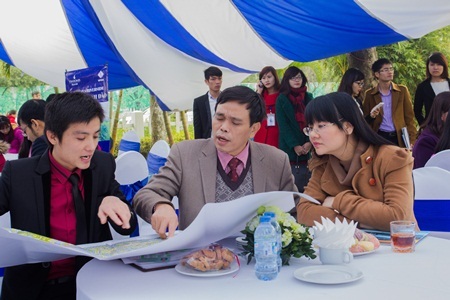 Khách hàng luôn được nhân viên của STDA tư vấn nhiệt tình khi có nhu cầu tìm hiểu về dự án