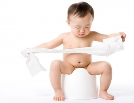 Sai lầm trong cách chăm sóc trẻ bị tiêu chảy do vi rút rota - 1 - Lạm dụng dung dịch oresol: