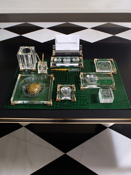 Versace Home tặng ưu đãi lớn mừng năm mới 2015 - 7 Versace
Home kính chúc quý khách một năm mới an khang thịnh vượng!