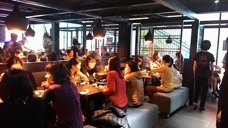 Daruma - một Nhật Bản thu nhỏ trong lòng Hà Nội - 2 Daruma
Indochina Plaza có không gian thoáng rộng có thể phục vụ đồng thời hơn 100
khách