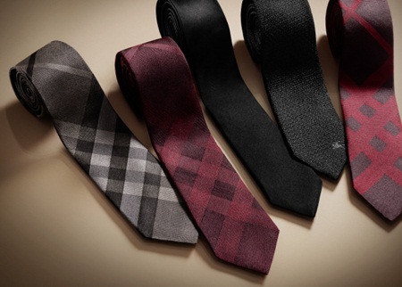 Burberry Tết Ất Mùi 2015 - Vàng son phú quý - 2 Công ty Thời Trang & Mỹ Phẩm Duy Anh- DAFC là nhà phân
phối chính thức Burberry tại Việt Nam.