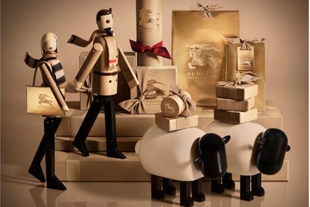 Burberry Tết Ất Mùi 2015 - Vàng son phú quý - 3 Công ty Thời Trang & Mỹ Phẩm Duy Anh- DAFC là nhà phân
phối chính thức Burberry tại Việt Nam.