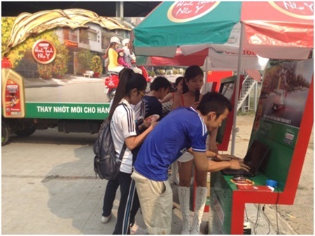 Giới trẻ tự tin lướt xe đón Tết