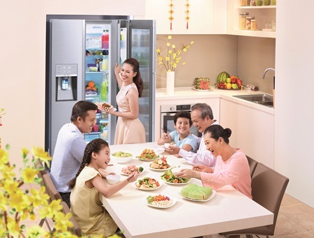 Từ
Tết này, với tủ lạnh Foodshowcase, con sẽ giúp Mẹ nấu những bữa ăn thật tươi
ngon, bổ dưỡng