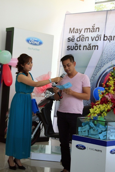 Kết quả chương trình rút thăm may mắn - Phú Mỹ Ford - 3 Khách hàng tham dự chương trình được
chọn ngẫu nhiên để bốc thăm