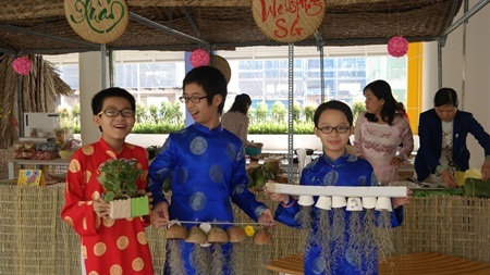 Hội xuân Wellspring Saigon gắn kết lòng nhân ái và yêu thêm ngày Tết - 4 Một nét đặc trưng của Hội xuân Wellspring Saigon là gian hàng ẩm thực và chợ quê.