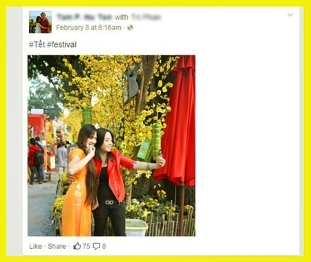 “Một vòng Facebook” những ngày giáp Tết - 2 Rất nhiều bạn trẻ học gói bánh tét để làm mâm cỗ gia đình thêm trọn vẹn