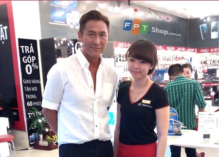 Diễn viên Mã Đức Chung đã tin chọn FPT Shop là nơi để mua ốp lưng iPhone 6 Plus và sạc dự phòng