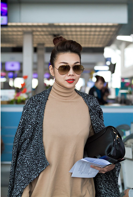 Từng cử chỉ, hành động của nữ diễn viên xinh đẹp đều toát lên
vẻ sang trọng, quyến rũ.